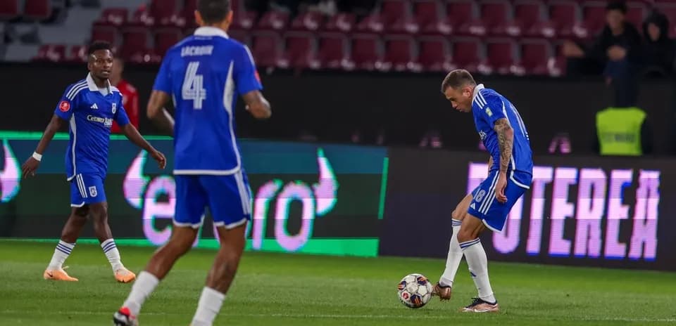 Universitatea Craiova players during match action