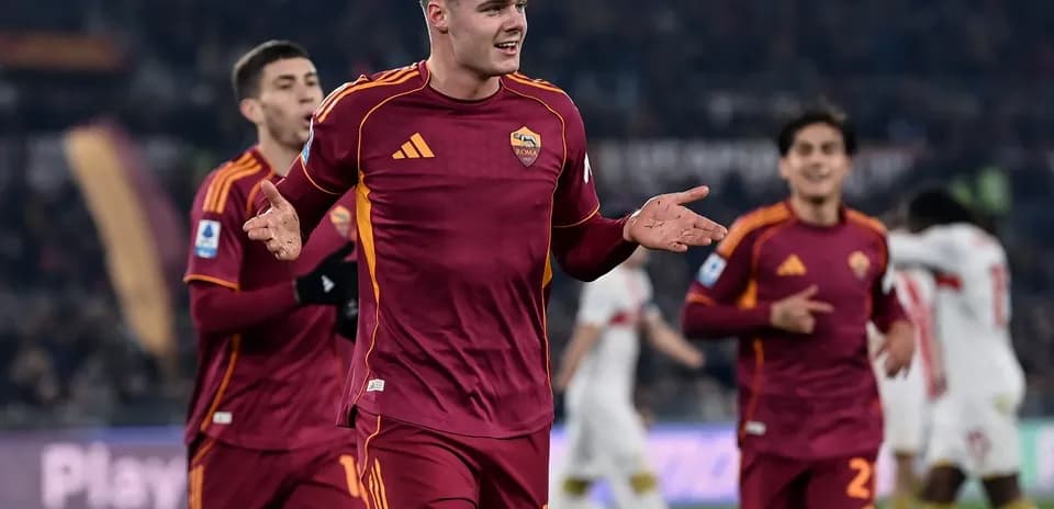 AS Roma players celebrating during match