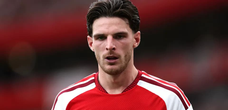 Player in Arsenal jersey during match action