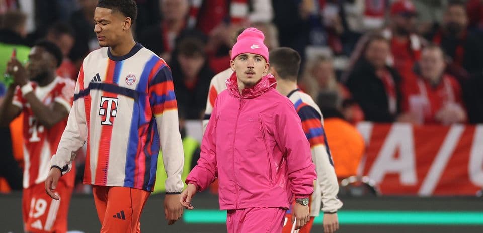 Bayern Munich players walking off the pitch after match
