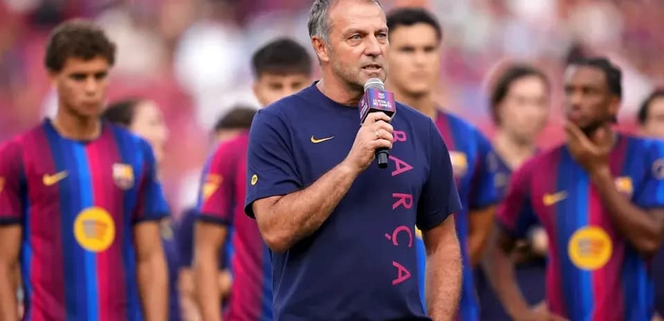Coach speaking at Barcelona team event with players