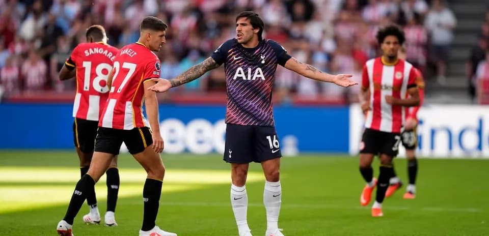 Tottenham player gesturing during match against Brentford