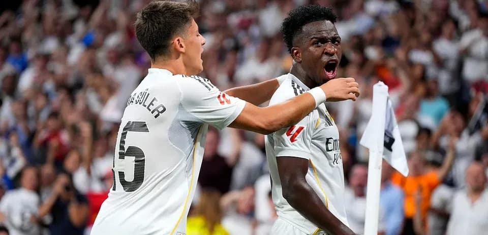 Vinícius Júnior celebrates goal with teammate