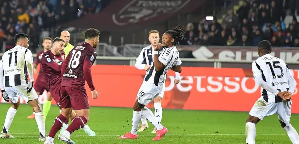 Juventus players defending against Torino attack