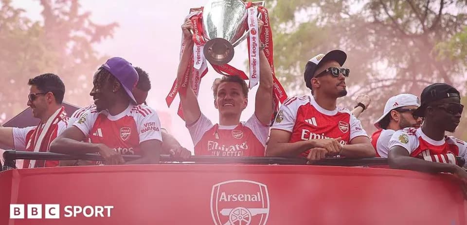 Arsenal players celebrating with the Premier League trophy