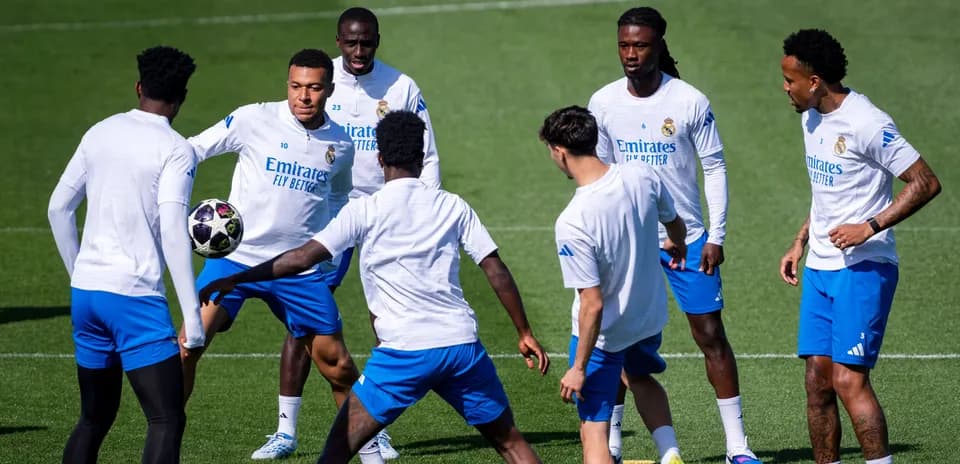 Real Madrid players training in a circle with ball