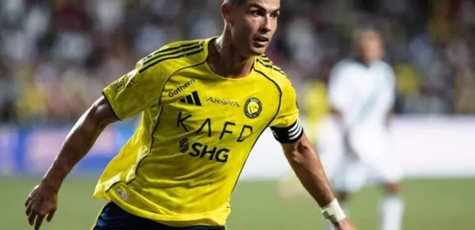 Cristiano Ronaldo in yellow jersey during match