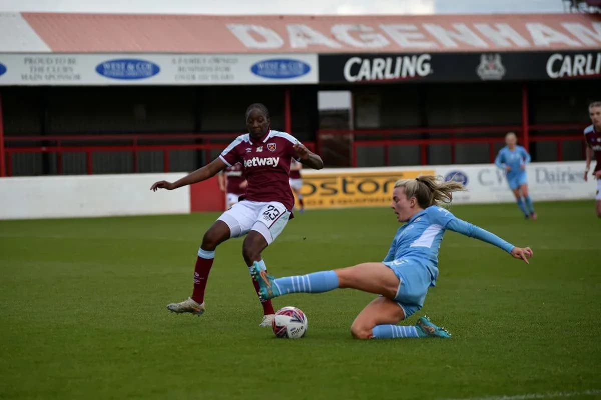 West Ham W player tackles Manchester City W player