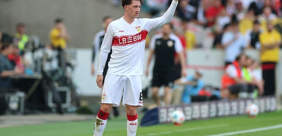 Player signaling during a Bundesliga match