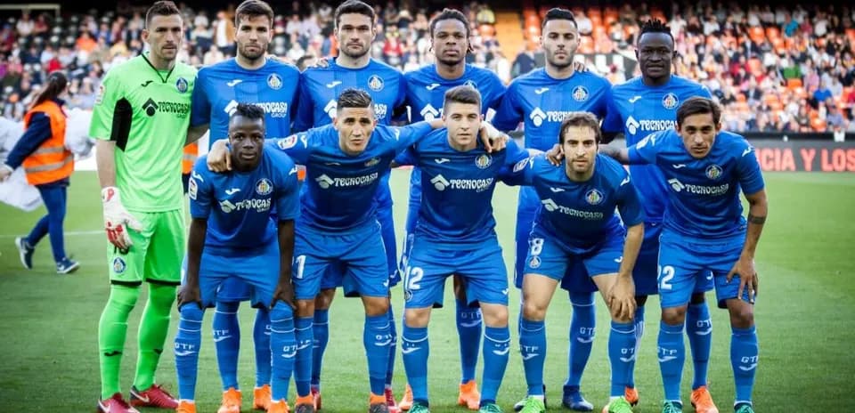 Getafe team posing before La Liga match