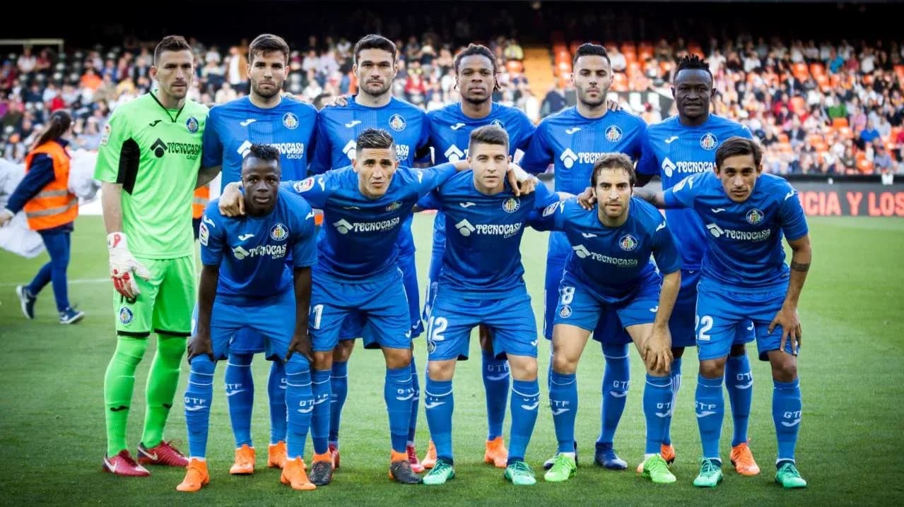 Getafe team posing before La Liga match