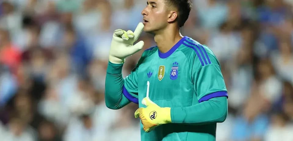 Goalkeeper signaling during a football match