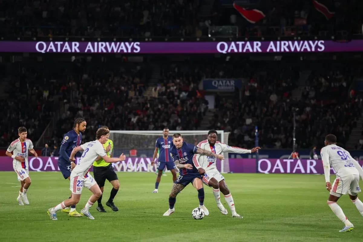 Players contesting for the ball during match action