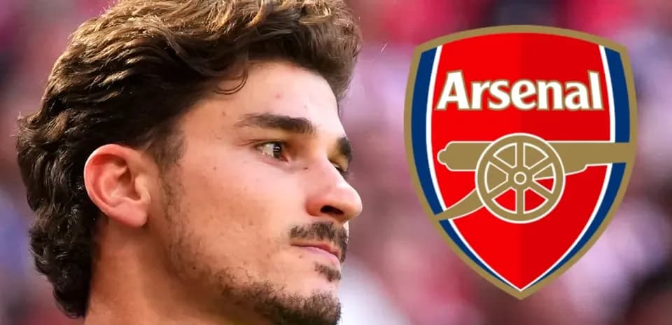 Player in Arsenal kit with club logo background