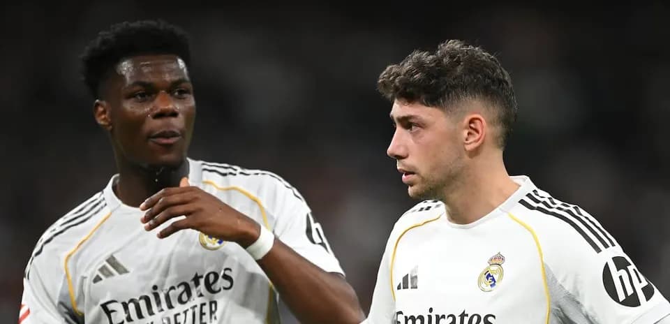 Two players discussing on the pitch during match