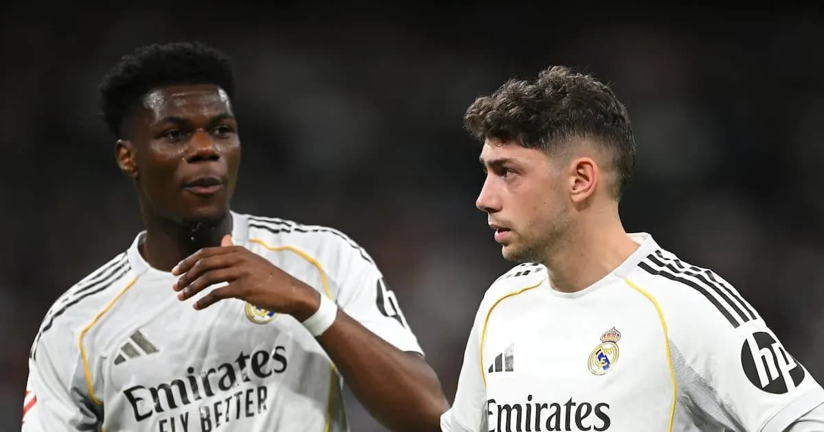 Two players discussing on the pitch during match