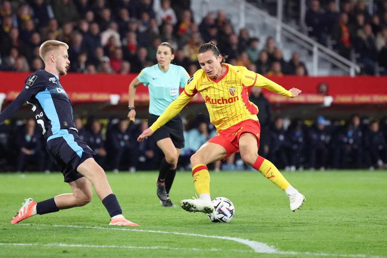 Football illustration used for match coverage - fyg3g34e.jpg