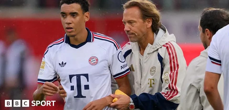 Bayern Munich player receiving instructions from coach