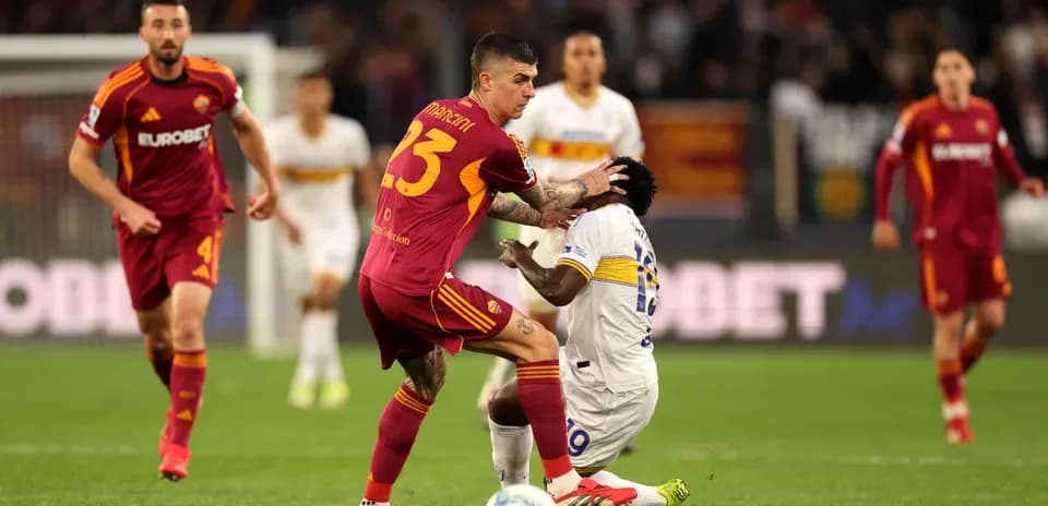 AS Roma player challenging Lecce opponent