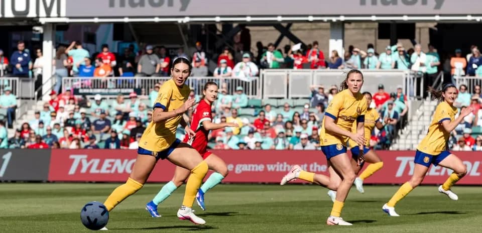 Players in action during Seattle Reign FC match