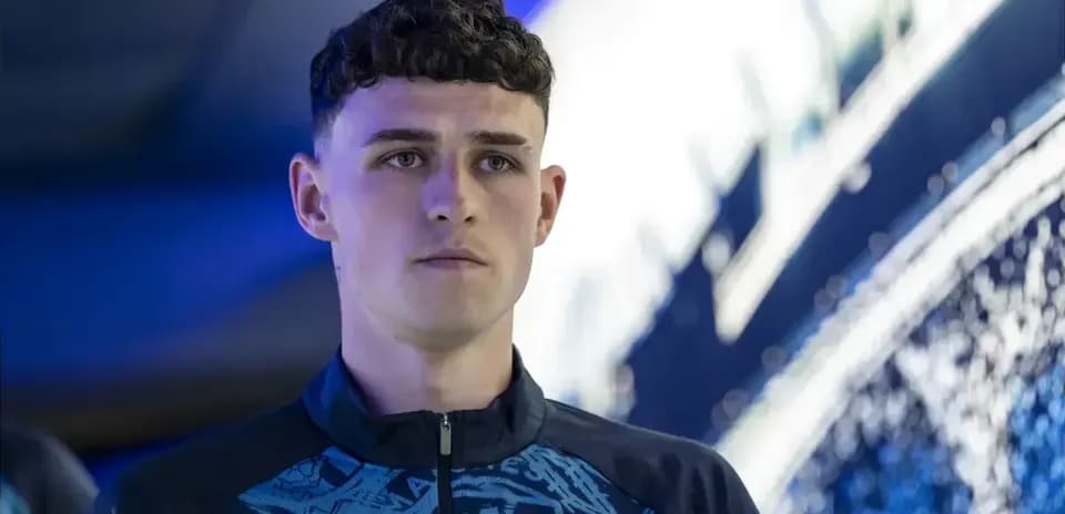 Player in Manchester City training gear indoors