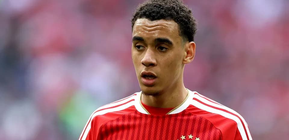 Player in red Bayern Munich jersey on field