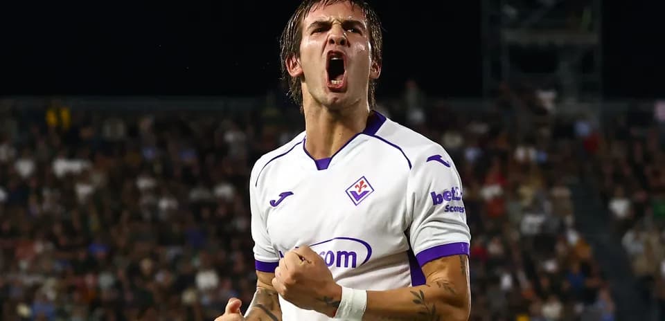 Fiorentina player celebrating a goal with clenched fist