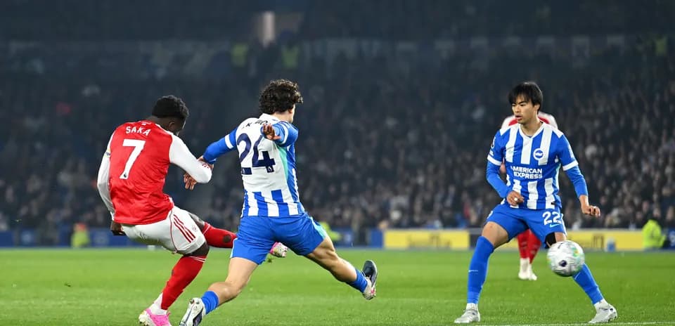 Saka shooting during Brighton vs Arsenal match