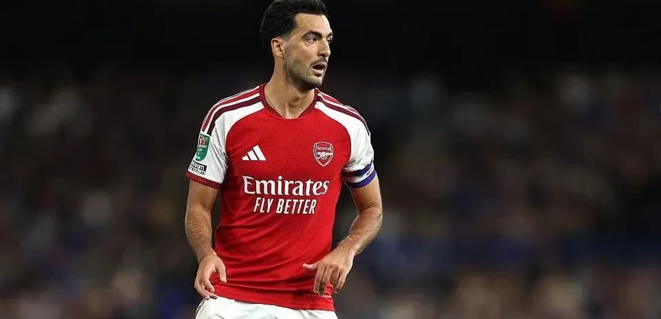 Player in Arsenal jersey during match action