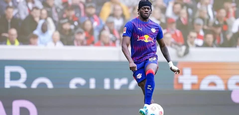Player in RB Leipzig kit on the field
