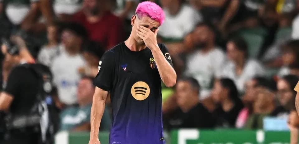 Player with pink hair covering face during match