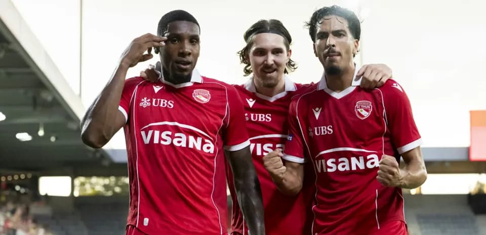 FC Thun players celebrating a goal