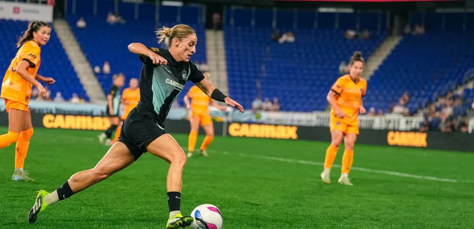 Player dribbling the ball during NWSL match