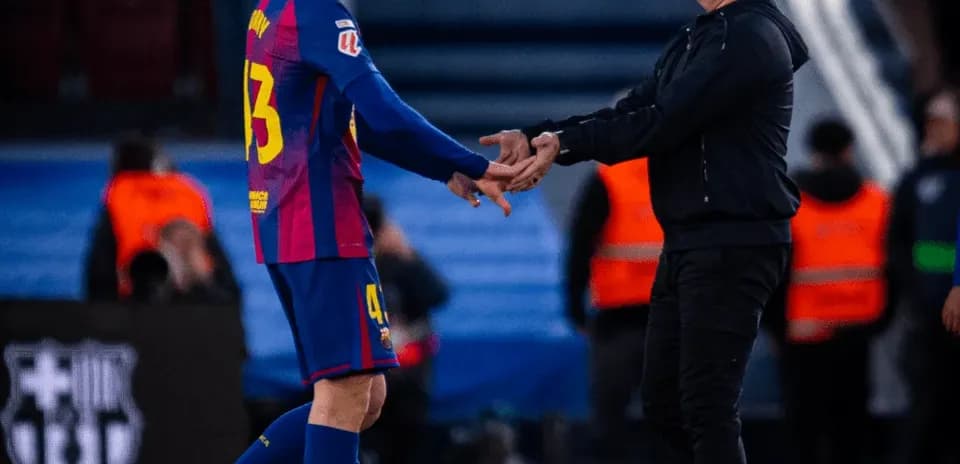 Player shaking hands with coach during match