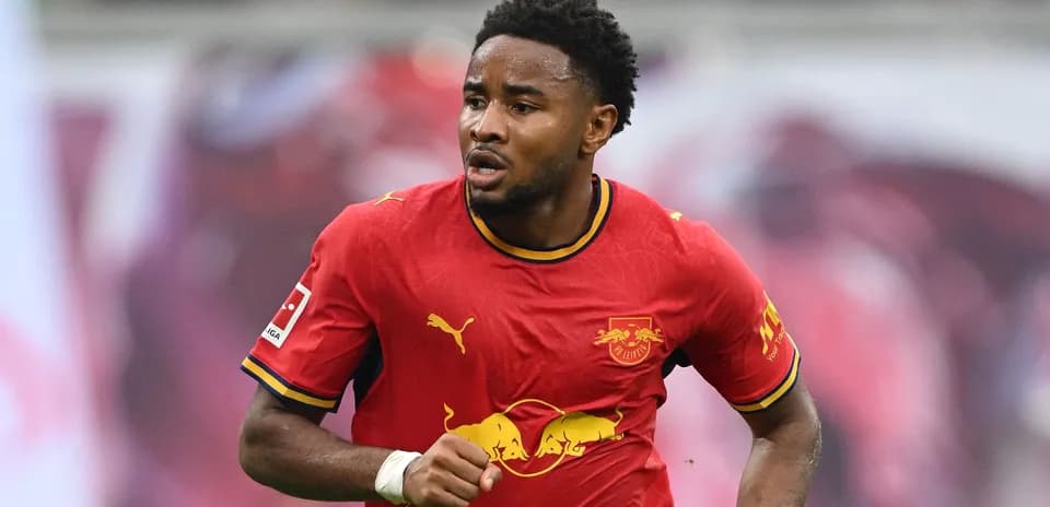 Player running in RB Leipzig red jersey during match
