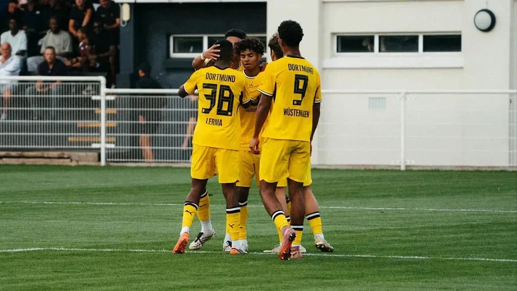 Borussia Dortmund players celebrating a goal together