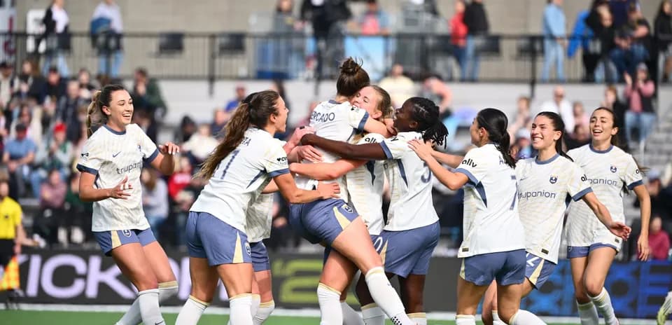 Seattle Reign FC players celebrating a goal