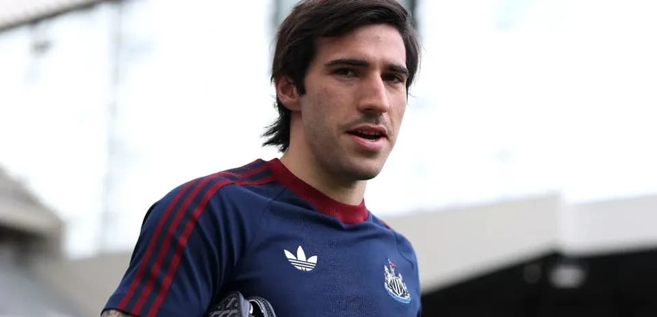 Football player in Newcastle training kit at stadium