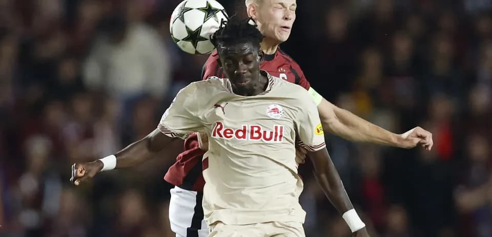 Players challenging for the ball during match
