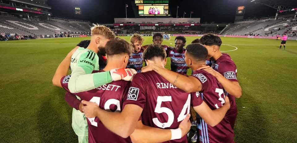 Colorado Rapids II players huddling before match