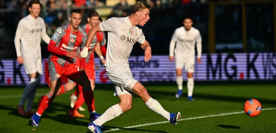 Player kicking ball during Napoli vs Cremonese match