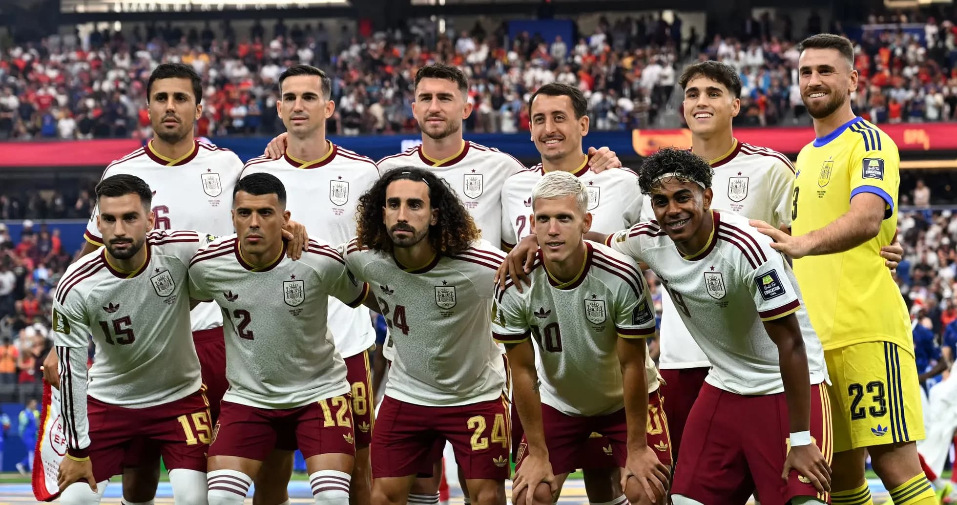 Spain national football team posing before match