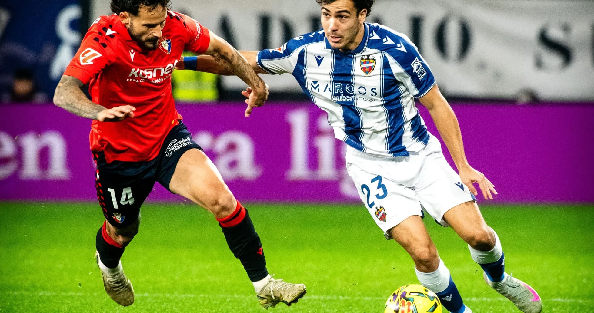 Levante player dribbling past Osasuna opponent