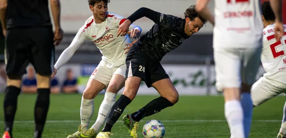 Players contesting for the ball in Oberliga match