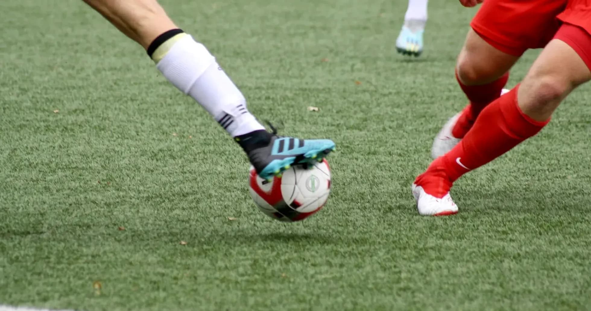 Players competing for the ball in WK-League match