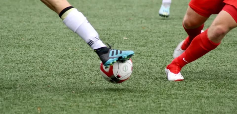 Players competing for the ball in WK-League match