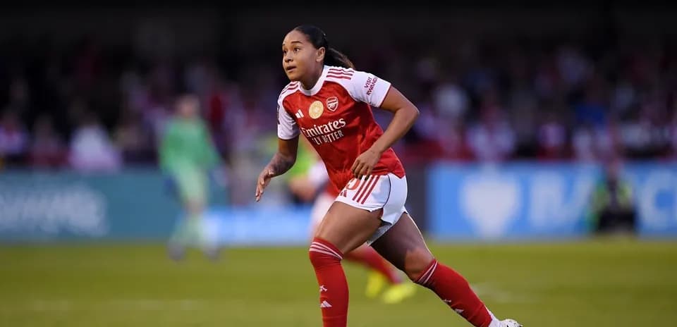 Player in Arsenal kit running during match