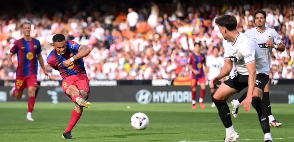 Player kicking ball during match between Barcelona and Valencia