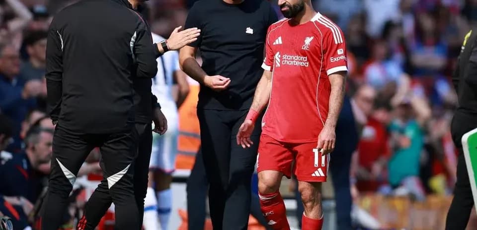 Mohamed Salah leaving the pitch with coaching staff