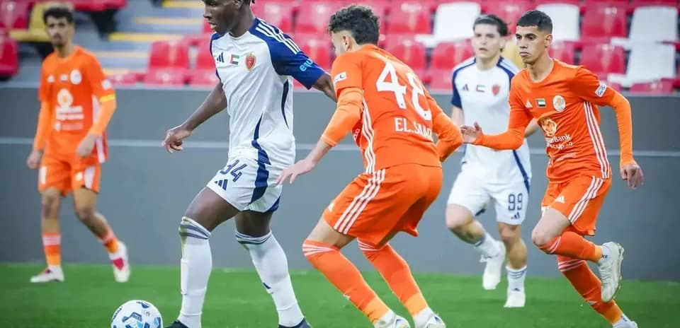 Players from Shabab Al-Ahli and Bani Yas competing